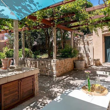 Ferienhaus Hedera Estate, House Hedera Vi *